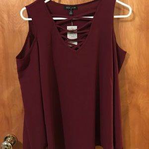 Cold shoulder top from buckle